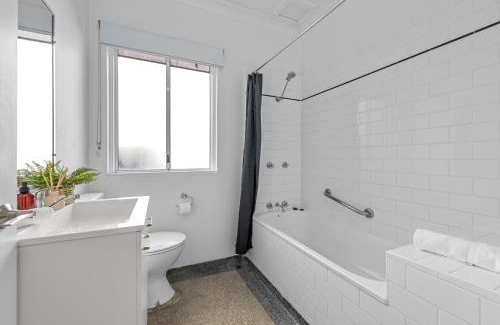 Spring Hill Apartamento | Stylish City Centre Studio - Short walk to Hosp