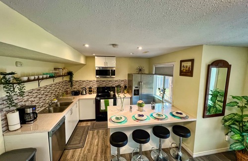 Mission Casa | Stylish, clean and adorable 2 bedroom suite!