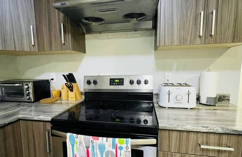 West Abbotsford Casa | Stylish, clean&cozy new 2 bedroom guest suite