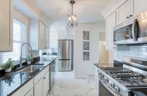 Cleveland Casa | VNTG 3BR Designer Home w/ Deck, Sunroom & Finished Basement