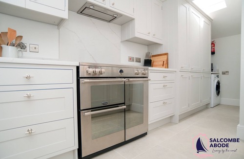 Salcombe Casa | Stylish Coastal 3 Bed Haven | Close to town on Coronation Road