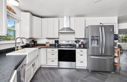 Surf Side Shores Casa | Stylish Coastal House Just Steps to private Beach! Snowbird Monthly Rates