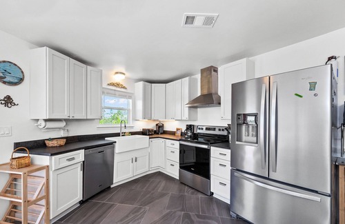 Surf Side Shores Casa | Stylish Coastal House Just Steps to private Beach! Snowbird Monthly Rates