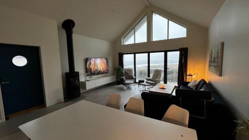 Vestbygd Casa | Stylish Coastal House with Stunning Ocean View