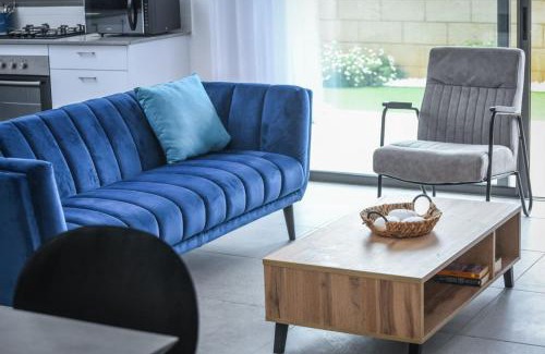 Nahariya Apartamento | Stylish Coastal Oasis by Sea N' Rent