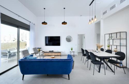 Nahariya Apartamento | Stylish Coastal Oasis by Sea N' Rent