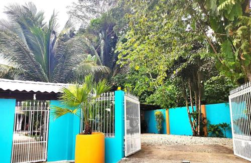 Barrio Las Parcelas Casa | Stylish Colorful & Cozy Tropical Private Bedroom