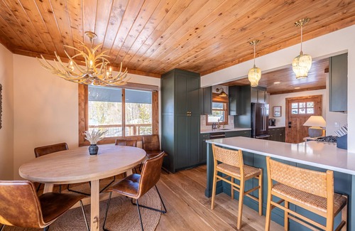 Granby Casa | Stylish Comfort In Grand County!
