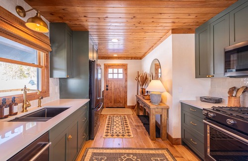 Granby Casa | Stylish Comfort In Grand County!