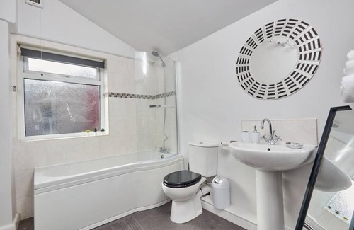 Redcar Casa | Stylish Comfortable Home With Parking
