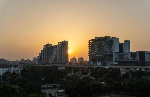 Jaypee Greens Apartamento | Stylish & Comfortable Studio near Expo Center Greater Noida opposite Metro