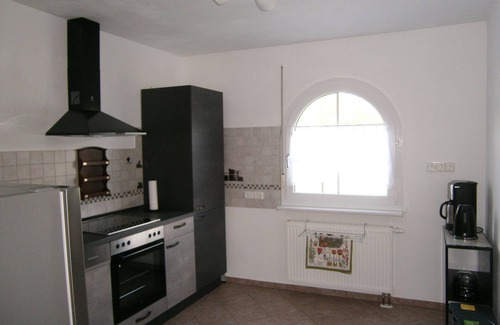 Naila Apartamento | Stylish, comfortable non-smoking vacation apartment with far-reaching views of the countryside