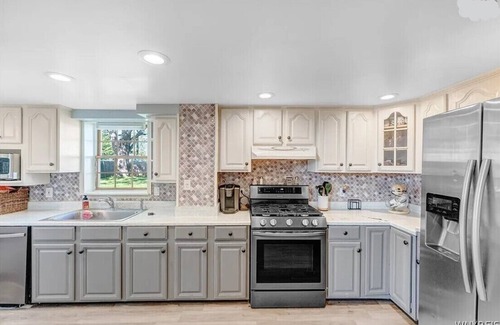 North Buffalo Casa | Stylish & Comfy Haven near Niagara Falls ~ UB !