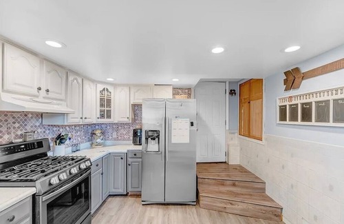 North Buffalo Casa | Stylish & Comfy Haven near Niagara Falls ~ UB !