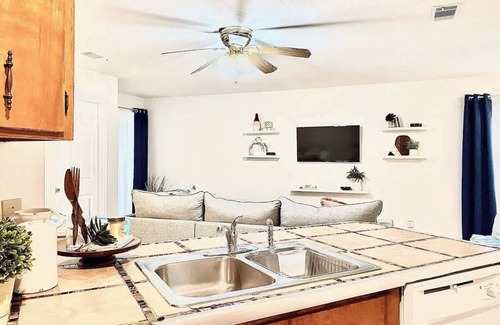 Tallahassee Casa | Stylish & Comfy Private Bedroom in Townhouse