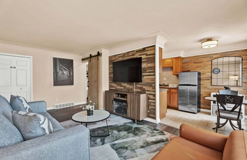 Shelby Township Apartamento | Stylish & Comfy Shleby Retreat ~ Patio ~ Parking!