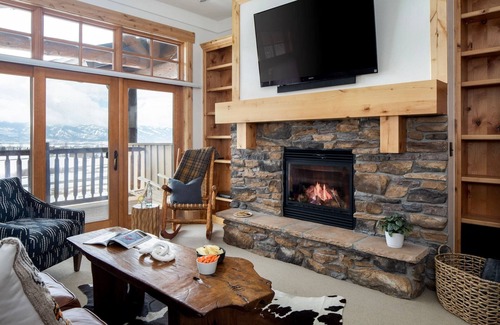 Victor Condominio | Stylish Condo in Victor Now Available for Summer 2022 and Beyond!