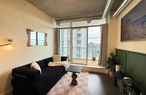 East Village Apartamento | Stylish Condo, Riverview, Downtown East Village, Mins to Stampede, Saddledome