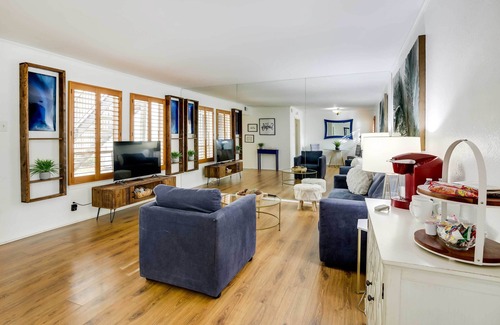 Knox - Henderson Condominio | Stylish Condo w/ Pool in Knox Henderson!
