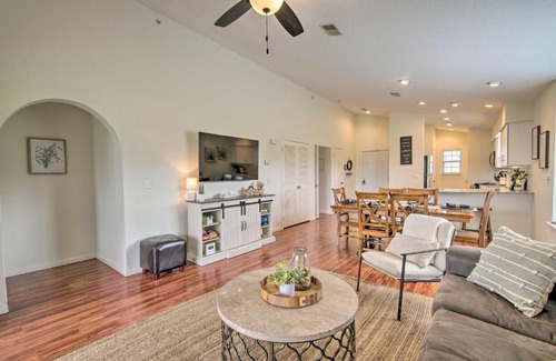 Branson Apartamento | Stylish Condo with Peaceful Views about 3 Miles to Dtwn!