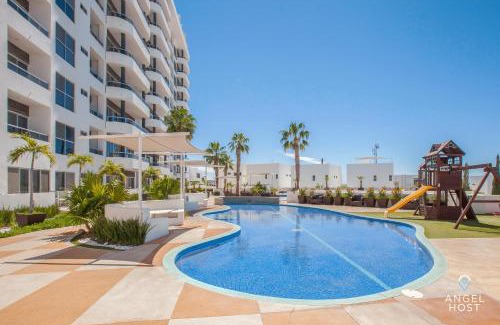La Paz Apartamento | Stylish Condo with Pools Gym Sunset Bay Views
