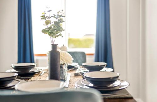 Bournemouth Casa | Stylish & Convenient 4BR House w/Garden & Parking