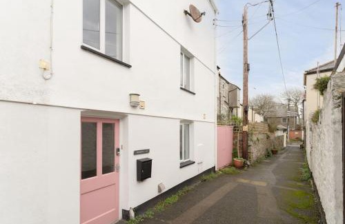 Newlyn Casa | Stylish Cornish Village 3 bedroom house old Newlyn