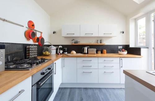 Newlyn Casa | Stylish Cornish Village 3 bedroom house old Newlyn