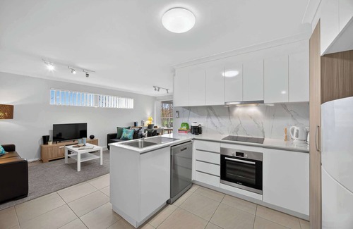 Rockingham Apartamento | Stylish Corporate Stay with Wi-Fi & Parking