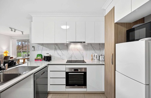 Rockingham Apartamento | Stylish Corporate Stay with Wi-Fi & Parking