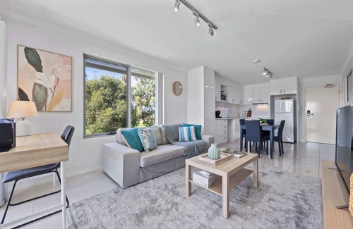 Rockingham Apartamento | Stylish Corporate Stay with Wi-Fi & Parking