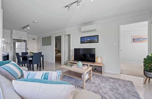Rockingham Apartamento | Stylish Corporate Stay with Wi-Fi & Parking