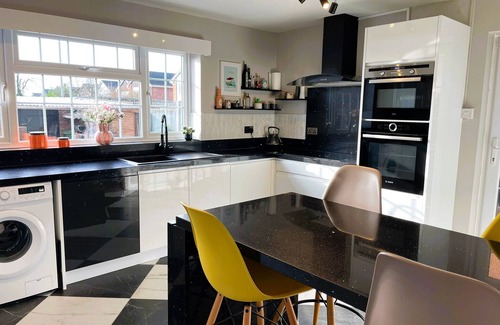 Cheltenham Casa | Stylish, Cosy & Peaceful Cheltenham Home