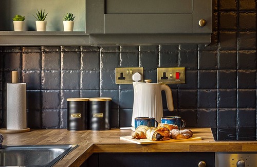 Chester Cabaña | Stylish Cottage in Christleton, near Chester
