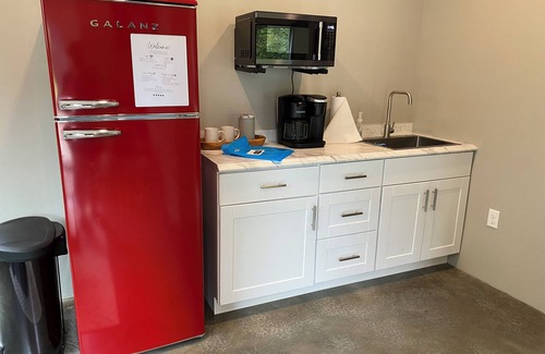 Mount Vernon Cabaña | Stylish Cottage located in downtown Mount Vernon!