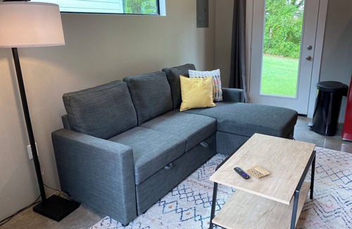 Mount Vernon Cabaña | Stylish Cottage located in downtown Mount Vernon!