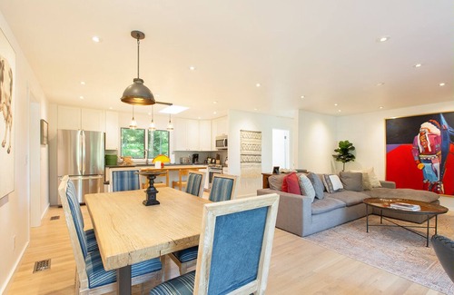 Hendersonville Cabaña | Stylish cottage bordering one of the farm's sweeping pastures.
