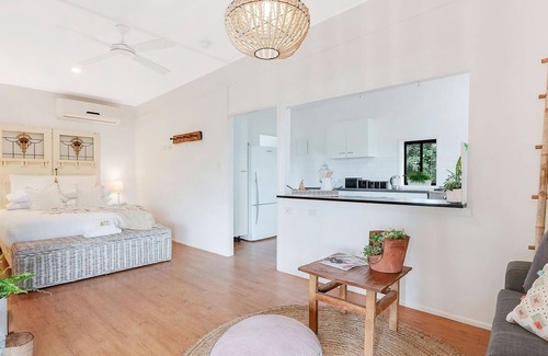 Cudgen Casa | Stylish cottage with Farm & CO. farm and shop access—ideal for relaxing or exploring.