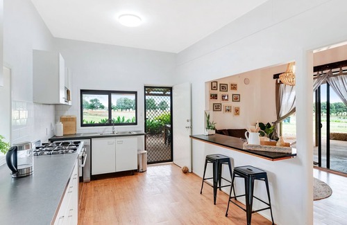 Cudgen Casa | Stylish cottage with Farm & CO. farm and shop access—ideal for relaxing or exploring.