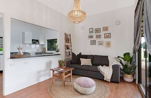 Cudgen Casa | Stylish cottage with Farm & CO. farm and shop access—ideal for relaxing or exploring.