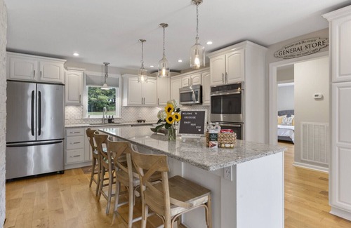 Franklin Casa | Stylish Country Cottage of Franklin - Large Families - 5 min to Downtown
