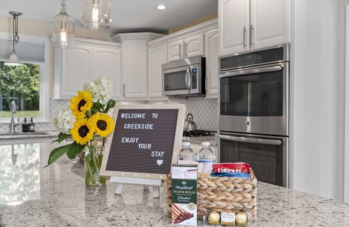 Franklin Casa | Stylish Country Cottage of Franklin - Large Families - 5 min to Downtown