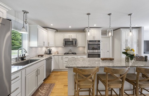Franklin Casa | Stylish Country Cottage of Franklin - Large Families - 5 min to Downtown
