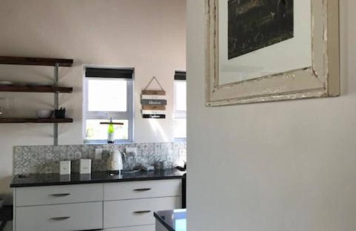 Knysna Cabaña | Stylish Country Cottage with solar panels in Knysna