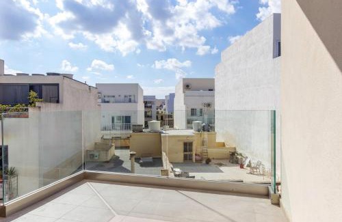 Swieqi Apartamento | Stylish & Cozy 2BR in Prime Location close to Beach