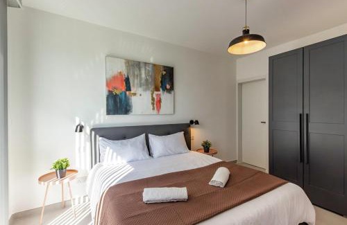 Swieqi Apartamento | Stylish & Cozy 2BR in Prime Location close to Beach