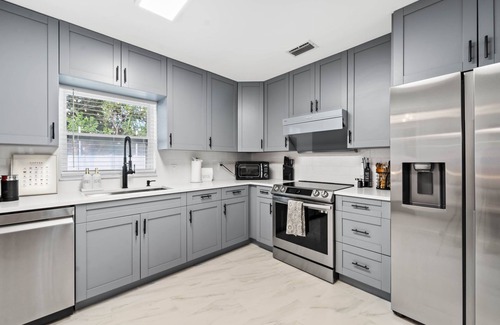 Oakford Park Casa | Stylish & Cozy Family Gem ~ 5 Star Location ~ Backyard
