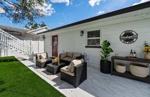 Oakford Park Casa | Stylish & Cozy Family Gem ~ 5 Star Location ~ Backyard