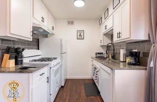 Florissant Apartamento | Stylish & Cozy: Fully Furnished Long-Term Rental in Florissant, MO