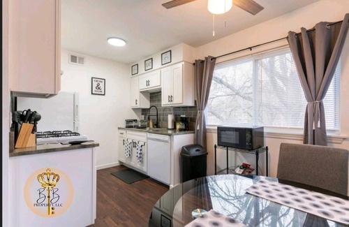 Florissant Apartamento | Stylish & Cozy: Fully Furnished Long-Term Rental in Florissant, MO